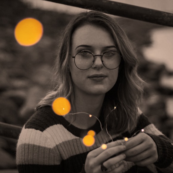 Meet your Posher, Abi - Picture 1 of 1